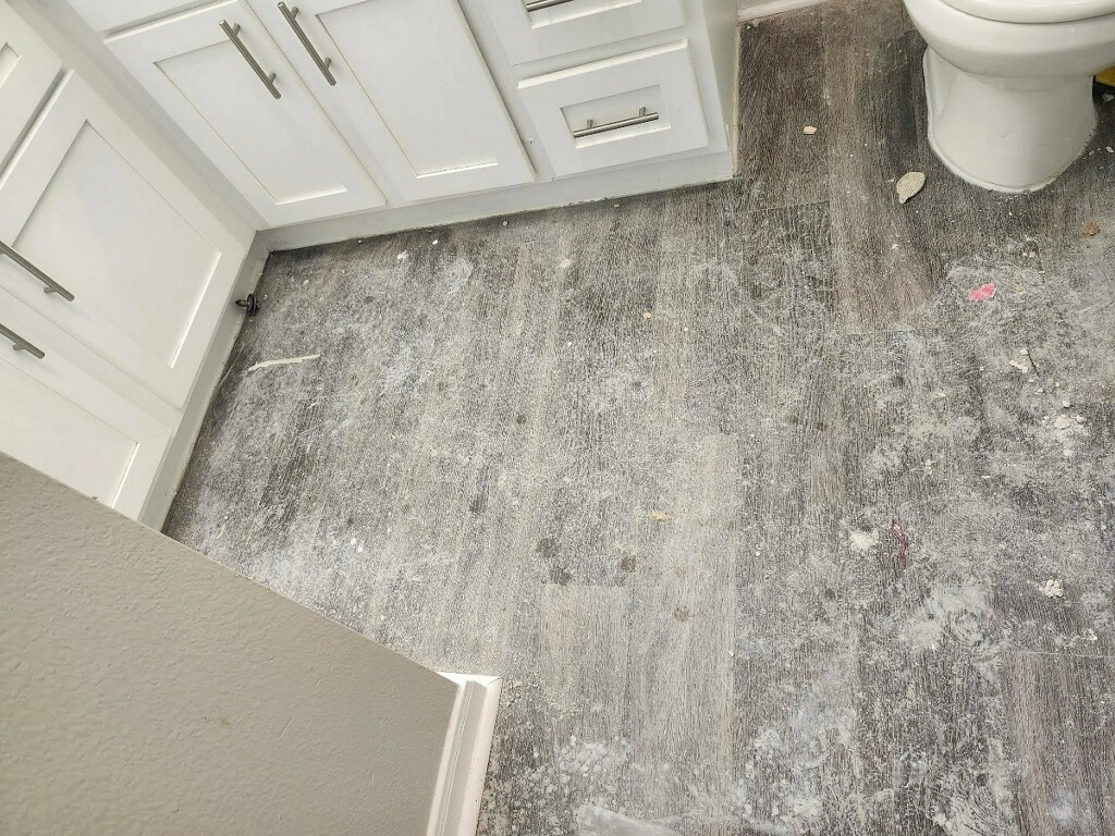 Dirty bathroom floor before cleaning